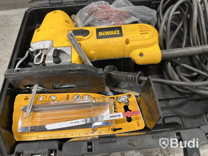 DeWalt DW343 sticksåg 550W, med tillbehör
