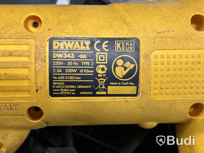 DeWalt DW343 sticksåg 550W, med tillbehör