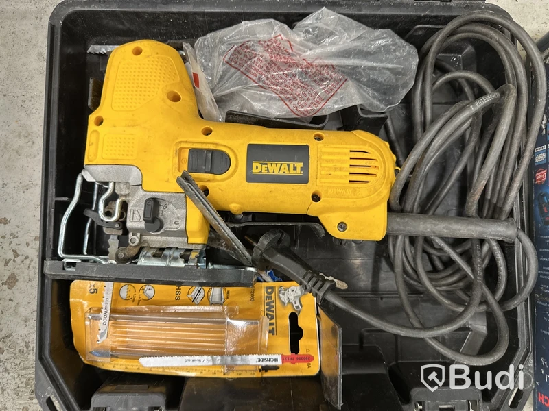 DeWalt DW343 sticksåg 550W, med tillbehör