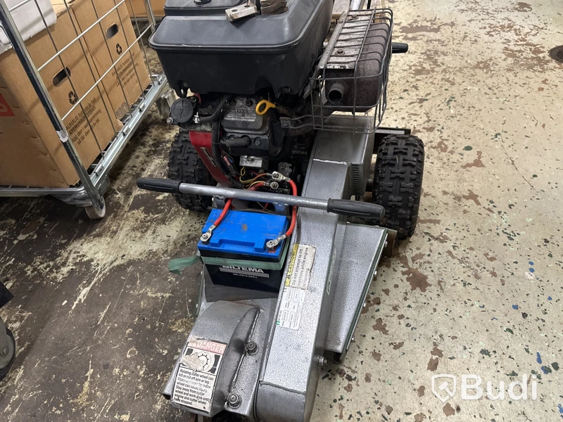 Stubbfräs DK-Tec SP48105 med vanguard 18hp motor