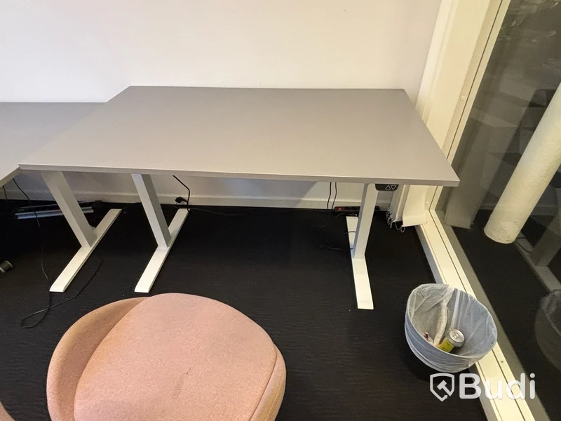 4 st kontorsplatser m.m.