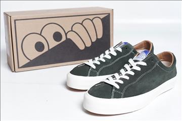Sneakers - Last Resort, VM003 (Olive White) Suede - strl 44. Nypris 799:-