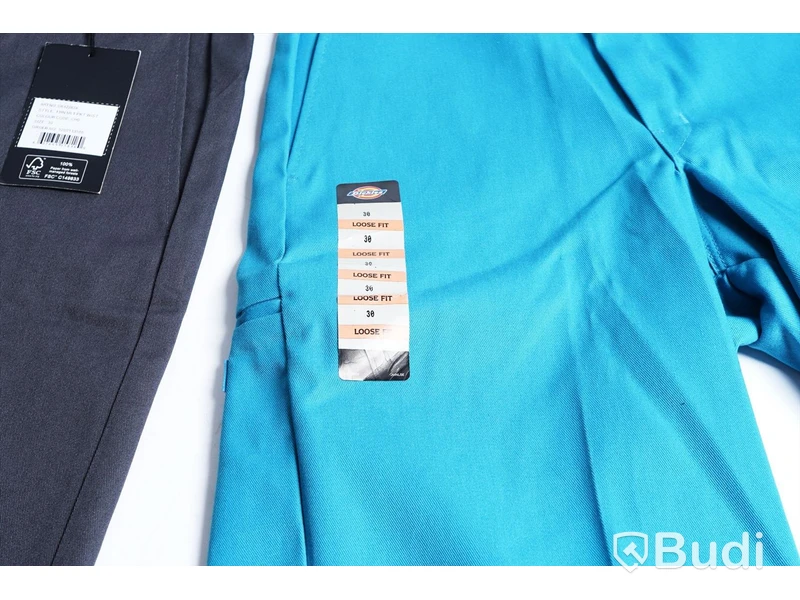 Dickies, 2 st Arbetsshorts - Multi Pocket 13″ - strl W30 . Nypris 1298 kr