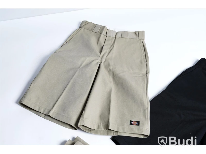 Dickies, 3-pack - arbetsshorts, Multi Pocket 13″ (loose fit) - strl W30. Nypris 1947 kr