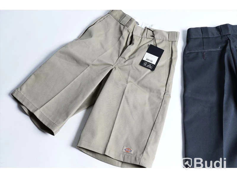 Dickies, 2 st - arbetsshorts, Multi Pocket 13″ (loose fit) - strl W28. Nypris 1298 kr