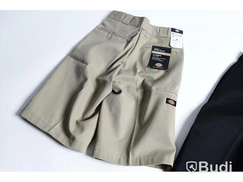 Dickies, 2 st - arbetsshorts, Multi Pocket 13″ (loose fit) - strl W28. Nypris 1298 kr