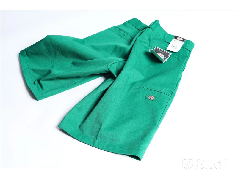 Dickies/Carhartt, 2 st shorts - strl W31. Nypris 1899 kr