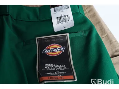 Dickies/Carhartt, 2 st shorts - strl W31. Nypris 1899 kr