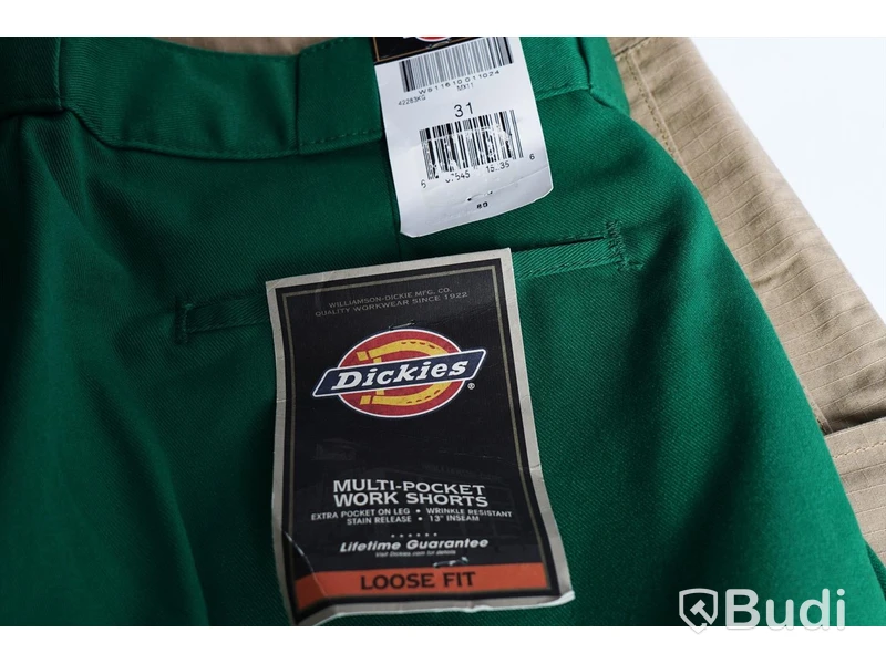 Dickies/Carhartt, 2 st shorts - strl W31. Nypris 1899 kr