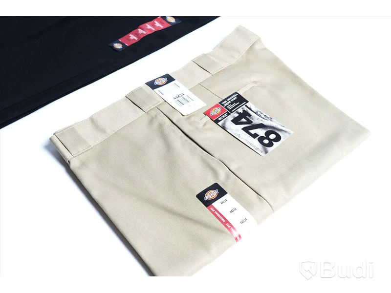 Dickies, 2 st Arbetsbyxor - 874 Original Fit - strl (svarta) W46/L32 & (beige) W44/L34. Nypris 1498 kr