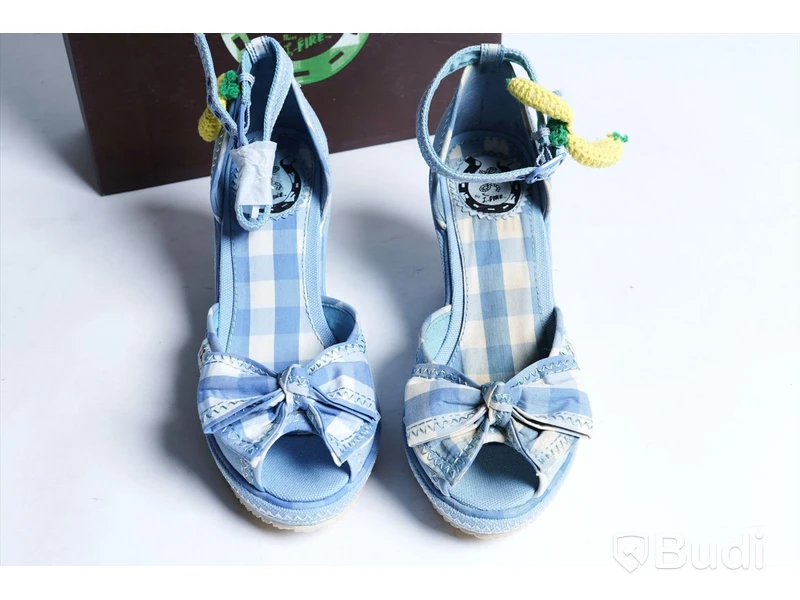 Sandaletter - Miss L-Fire, Moniterrey Cobalt  - stl 39. Nypris 979 kr. OBS! Vänstersko har varit utställnings-/provsko och har lite färgdefekt.