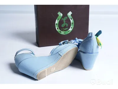 Sandaletter - Miss L-Fire, Moniterrey Cobalt  - stl 39. Nypris 979 kr. OBS! Vänstersko har varit utställnings-/provsko och har lite färgdefekt.