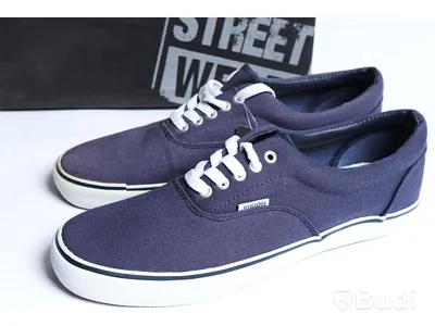 Sneakers - Vision (navy) - stl 46. OBS! Högersko har defekt färg/sula slitage