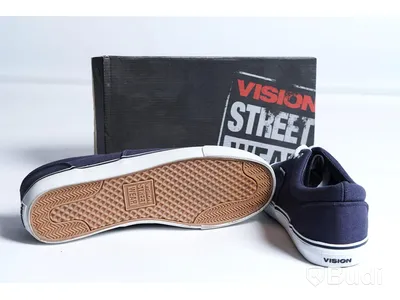 Sneakers - Vision (navy) - stl 46. OBS! Högersko har defekt färg/sula slitage