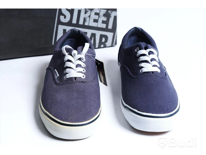 Sneakers - Vision (navy) - stl 46. OBS! Högersko har defekt färg/sula slitage