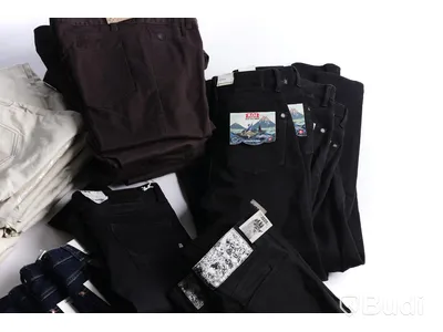 Jeans i parti (ca 40 par)- Cheap Monday, Wrangler m.m. Olika storlekar.