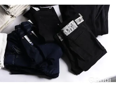 Jeans i parti (ca 40 par)- Cheap Monday, Wrangler m.m. Olika storlekar.