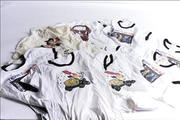 T-shirt i parti (ca 12 st). Olika storlekar (dam).