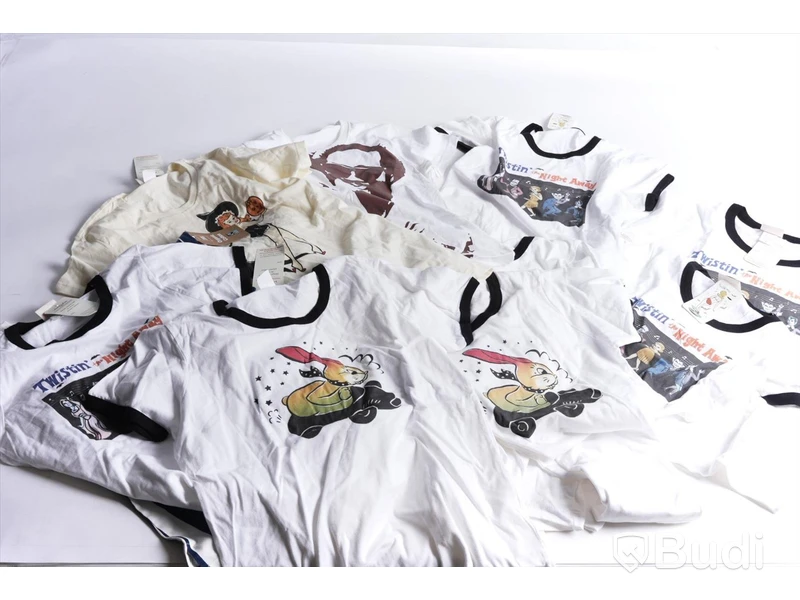 T-shirt i parti (ca 12 st). Olika storlekar (dam).