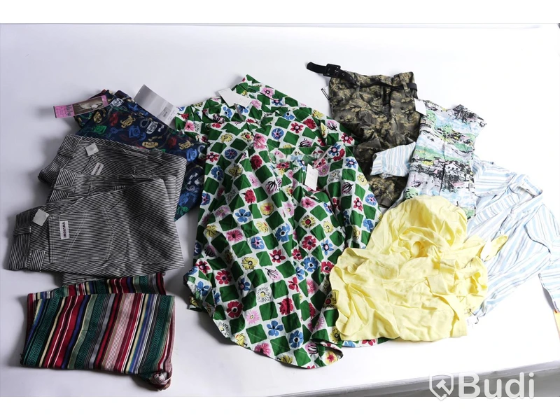 Kjolar, jeans, blus i parti. Olika storlekar (dam).