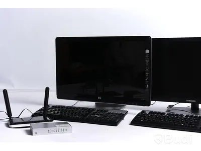 Kontorskit - 2 st Datorskärmar (HP & Samsung), Tangentbord, Router mm.
