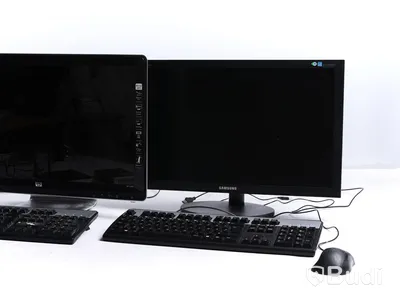 Kontorskit - 2 st Datorskärmar (HP & Samsung), Tangentbord, Router mm.