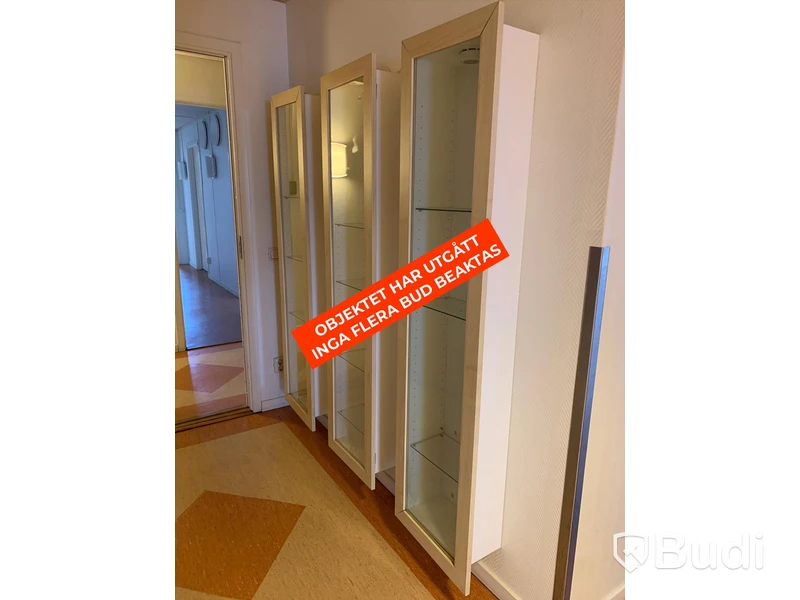 3 st Svävande glasskåp (m belysning)