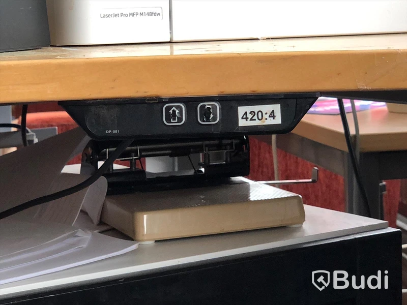 Elektriskt höj och sänkbart skrivbord
