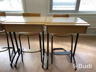 17st högre skolbänkar med 16st stolar