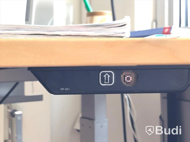 Elektriskt höj och sänkbart skrivbord med kontorsstol