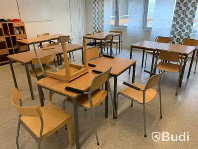 10st skolbänkar, 16st stolar