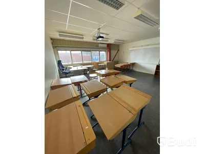 17 Skolbänkar och div möbler