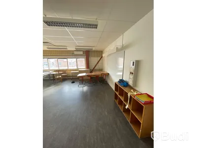 17 Skolbänkar och div möbler