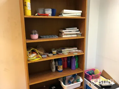 Parti m målningstillbehör/färg/limpostoler mm.