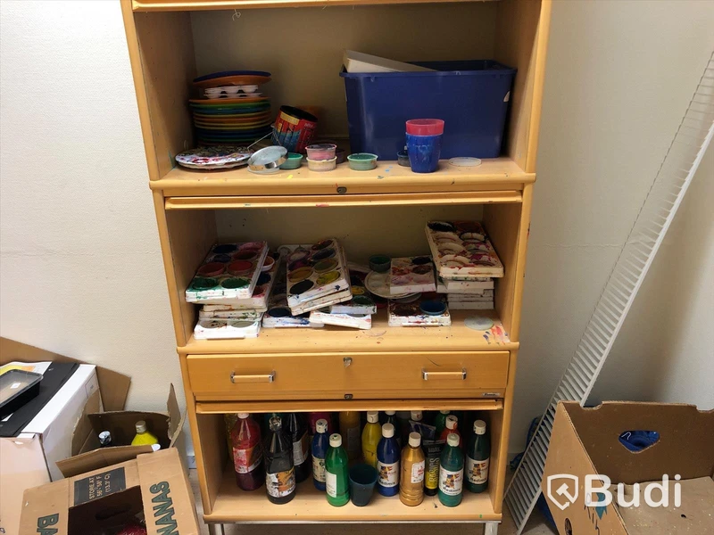 Parti m målningstillbehör/färg/limpostoler mm.