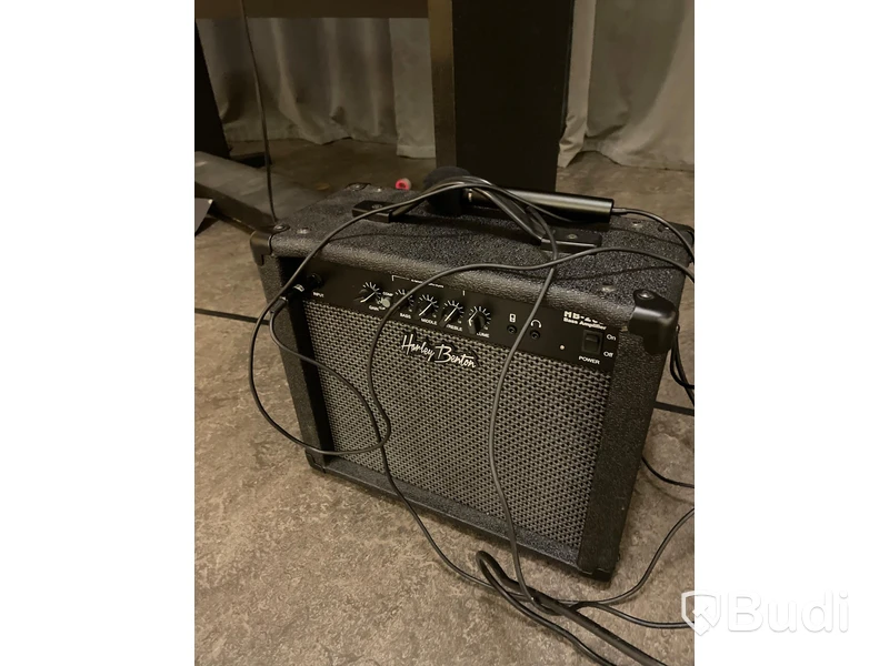 Clavinova Yamaha och Förstärkare med mig Harley Benton