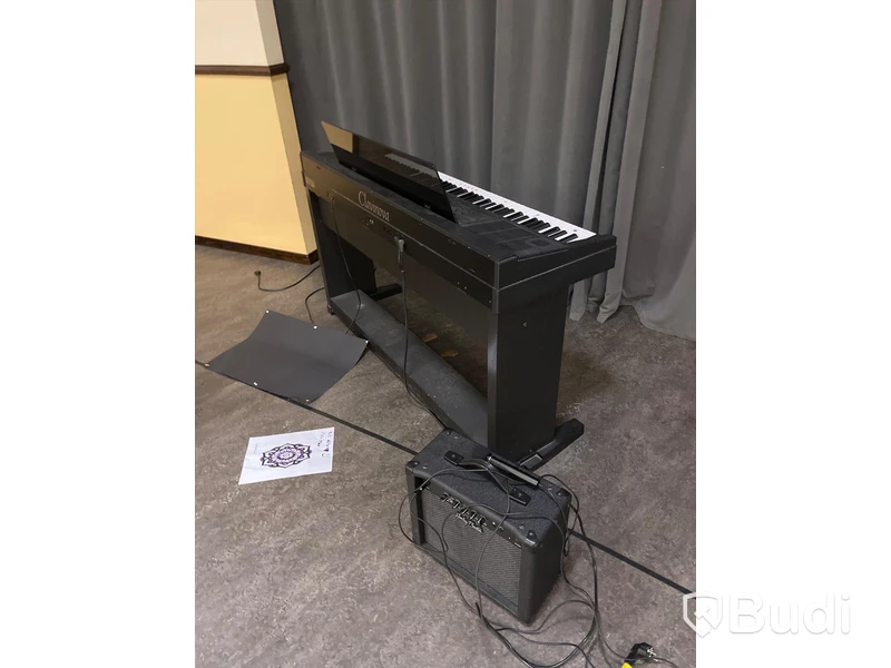 Clavinova Yamaha och Förstärkare med mig Harley Benton
