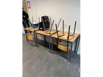 10 st bänkar, 10 stolar och div möbler