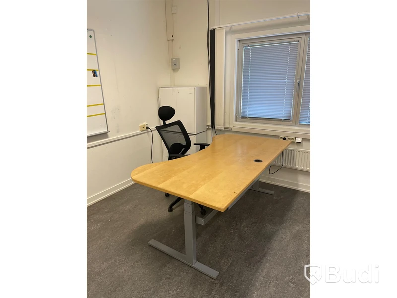 16st Skolbänkar och div. Möbler