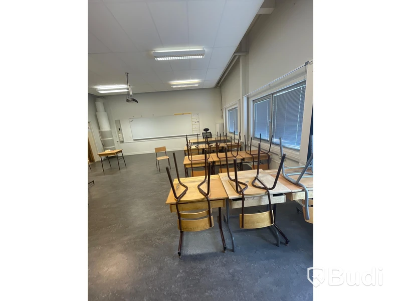 16st Skolbänkar och div. Möbler