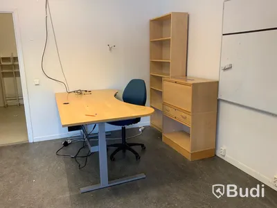 22st Skolbänkar, 23st stolar och div möbler
