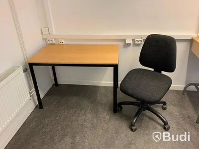 22st Skolbänkar, 23st stolar och div möbler