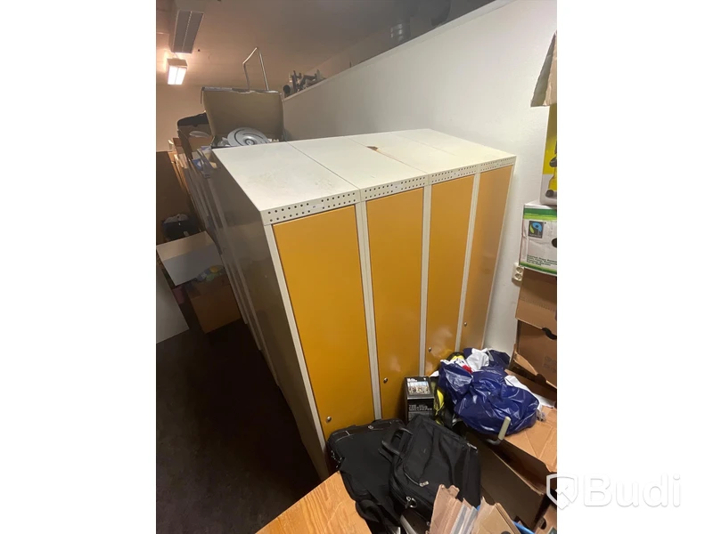 10 st Omklädningsskåp med 4 skåp i varje Obs! Nycklar saknas