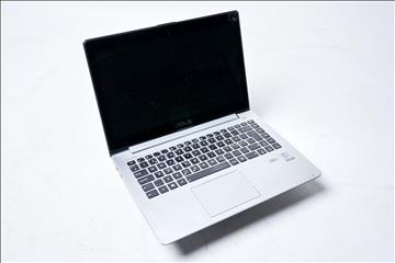 Dator - Asus S400C, saknar OS. Inkl. väska och laddare