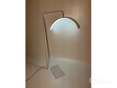 Lampa halvmåneformad