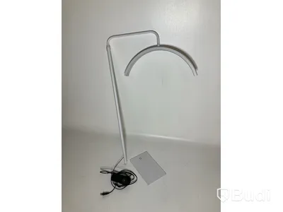 Lampa halvmåneformad