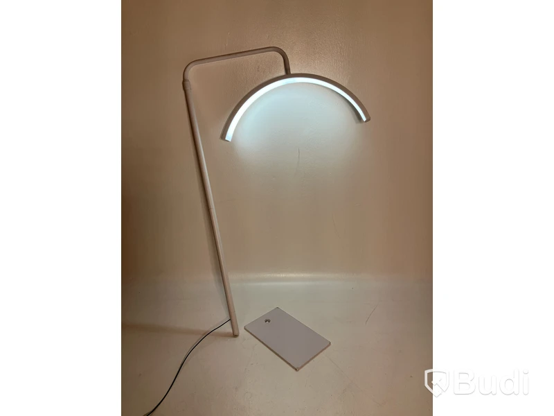 Lampa halvmåneformad