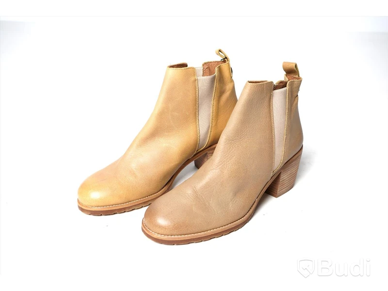 Stövlar i skinn - She store Boots Sandra Taupe, strl 40, ca Nypris 1199 kr (Obs! Olika nyans på skorna pga blekta)