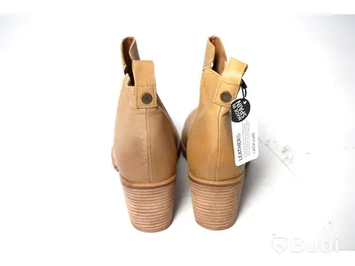 Stövlar i skinn - She store Boots Sandra Taupe, strl 40, ca Nypris 1199 kr (Obs! Olika nyans på skorna pga blekta)