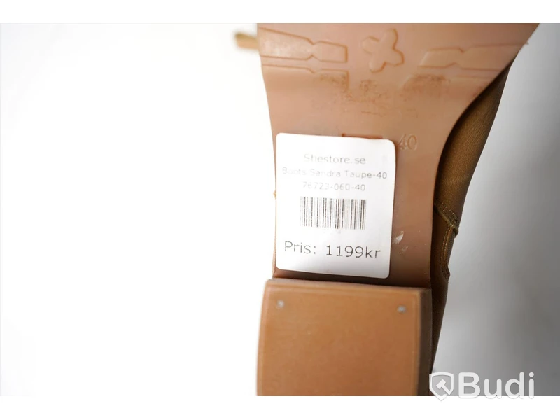 Stövlar i skinn - She store Boots Sandra Taupe, strl 40, ca Nypris 1199 kr (Obs! Olika nyans på skorna pga blekta)